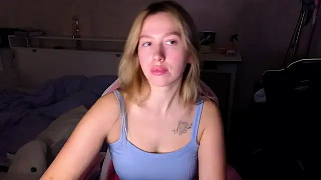 stefany and bettany online show from 12-03-25, 01:42