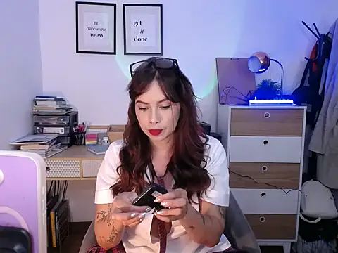 anniieeford online show from 10-19-25, 02:45