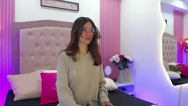 MarinetteLux online show from 03-12-26, 08:37