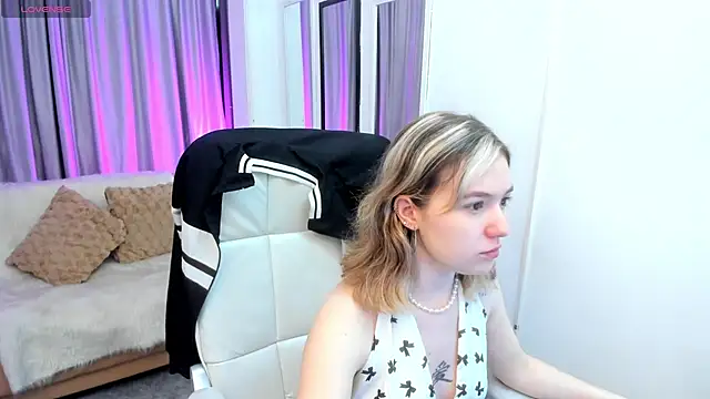 Lucia Copper online show from 10-30-25, 11:55