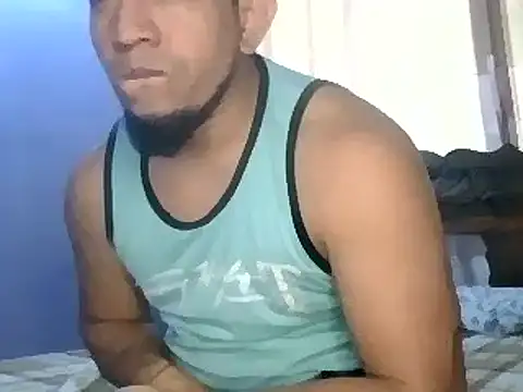 Snapshot of fayola20 chatting on 10-13-25, 01:33 fayola20 online show from 10-13-25, 01:33