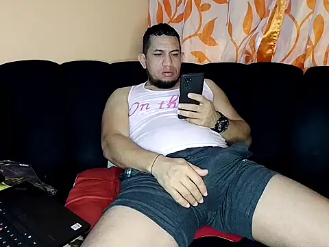 Snapshot of fayola20 chatting on 11-09-25, 02:10 fayola20 online show from 11-09-25, 02:10