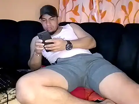 Snapshot of fayola20 chatting on 11-11-25, 02:44 fayola20 online show from 11-11-25, 02:44