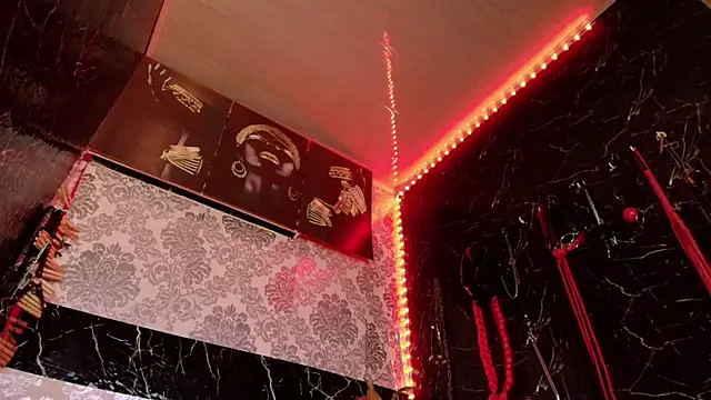 scarlet queen   online show from 10-16-25, 06:53