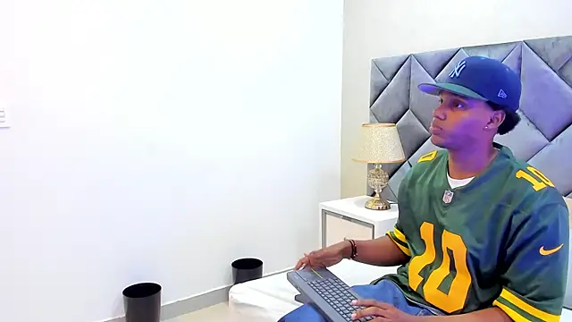Snapshot of jax_black chatting on 10-03-25, 12:13 jax black online show from 10-03-25, 12:13