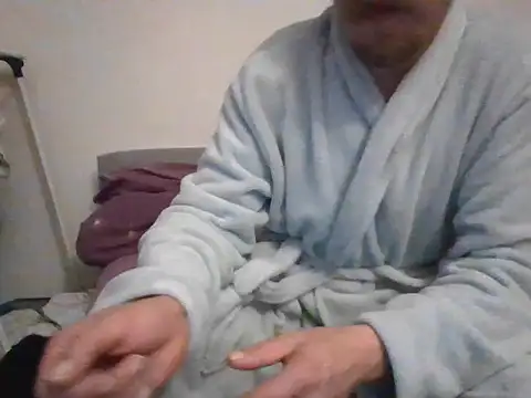 honzinka83 online show from 10-23-25, 03:44