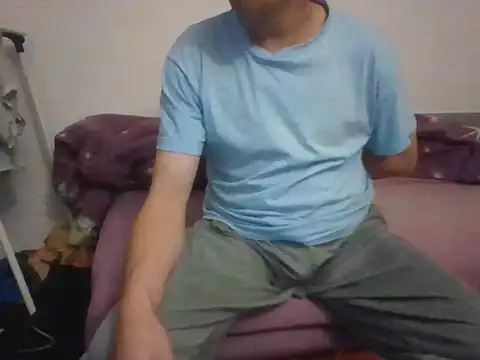 honzinka83 online show from 10-28-25, 04:42