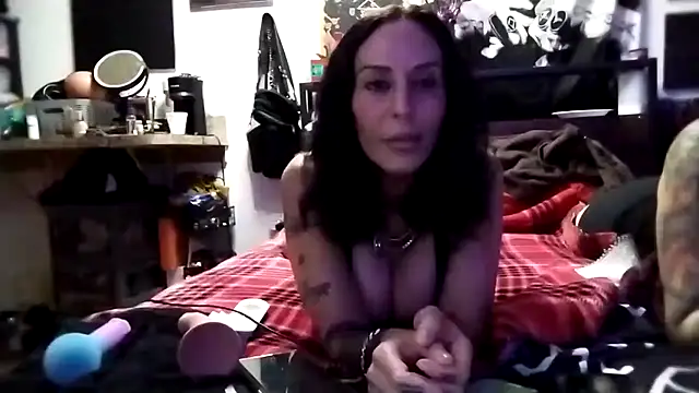 Snapshot of inkdhollow1 chatting on 11-12-25, 11:36 inkdhollow1 online show from 11-12-25, 11:36