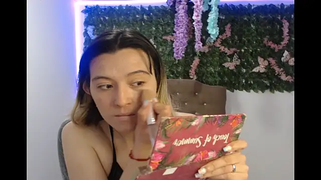 cristal hills 19 online show from 12-18-25, 05:52