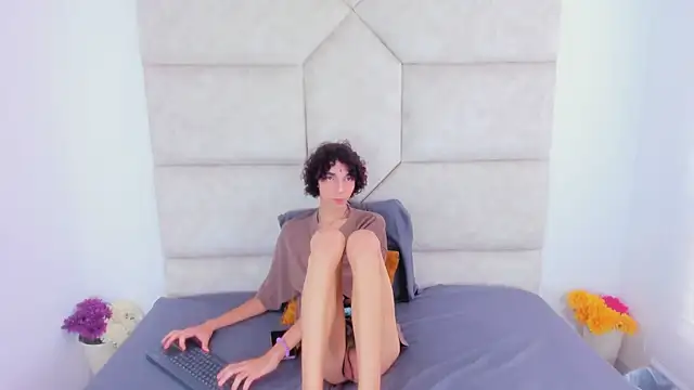 Scaarlett 22  online show from 11-15-25, 05:42