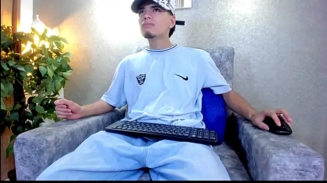 Axelwiliams online show from 10-10-25, 06:07