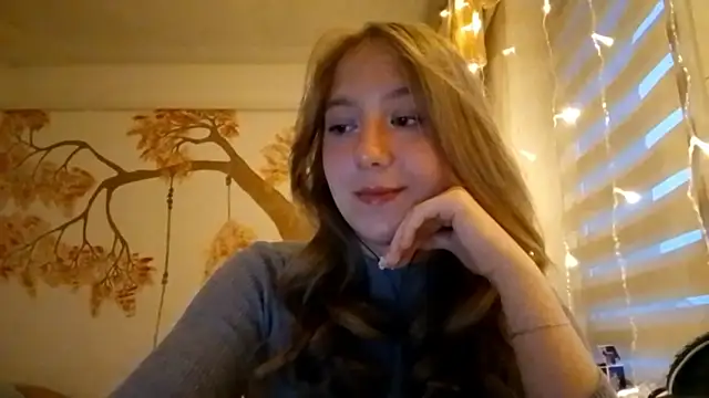 Snapshot of CarynFlaryn chatting on 10-06-25, 04:10 CarynFlaryn online show from 10-06-25, 04:10