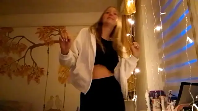 Snapshot of CarynFlaryn chatting on 10-07-25, 04:09 CarynFlaryn online show from 10-07-25, 04:09