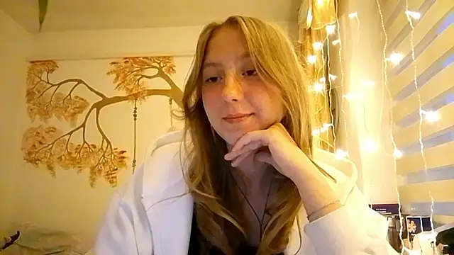 Snapshot of CarynFlaryn chatting on 10-09-25, 04:10 CarynFlaryn online show from 10-09-25, 04:10