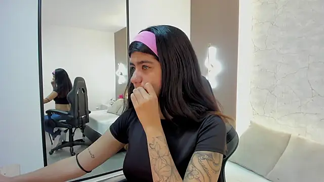 fiorella18  online show from 11-14-25, 02:10