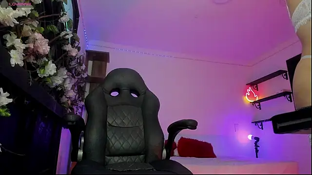 Snapshot of Kora_Red69 chatting on 11-14-25, 01:54 Kora Red69 online show from 11-14-25, 01:54