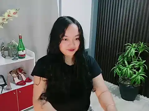 UrFavouriteCravings online show from 12-16-25, 01:43