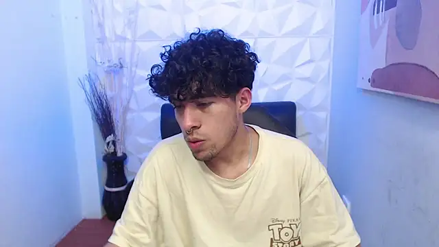 Liil boy online show from 10-24-25, 03:58