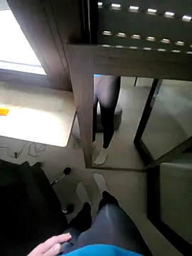 rezzzze online show from 10-12-25, 08:46