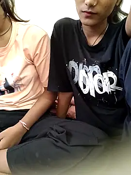 Snapshot of Unique_girls90 chatting on 12-17-25, 09:04 Unique girls90 online show from 12-17-25, 09:04