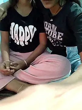 Snapshot of Unique_girls90 chatting on 01-13-26, 03:28 Unique girls90 online show from 01-13-26, 03:28