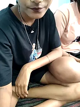 Snapshot of Unique_girls90 chatting on 02-11-26, 05:23 Unique girls90 online show from 02-11-26, 05:23