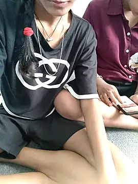 Snapshot of Unique_girls90 chatting on 02-23-26, 06:11 Unique girls90 online show from 02-23-26, 06:11