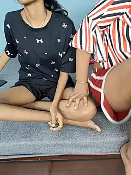 Snapshot of Unique_girls90 chatting on 04-15-26, 12:34 Unique girls90 online show from 04-15-26, 12:34