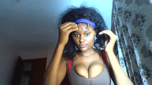 Snapshot of Famous-ryleigh chatting on 10-10-25, 03:11 Famous-ryleigh online show from 10-10-25, 03:11