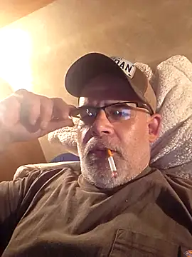 DeeBestEver online show from 11-24-25, 04:56