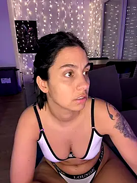 LaPetiteKim online show from 10-22-25, 07:46