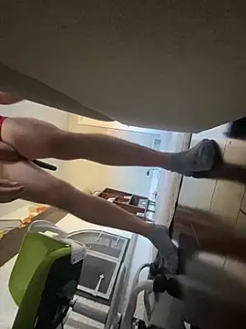 Snapshot of daddyshark83 chatting on 11-06-25, 03:24 daddyshark83 online show from 11-06-25, 03:24