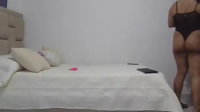 Snapshot of Velira69 chatting on 11-25-25, 06:19 Velira69 online show from 11-25-25, 06:19