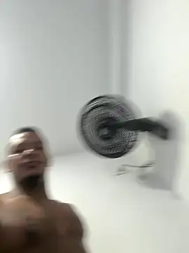 Snapshot of avatar13- chatting on 10-06-25, 01:30 avatar13- online show from 10-06-25, 01:30