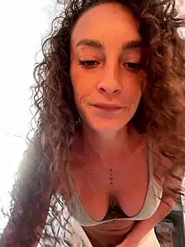 Snapshot of Martyca_Beee chatting on 05-10-26, 03:17 Martyca Beee online show from 05-10-26, 03:17