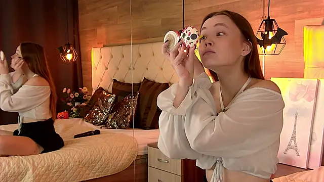 EmmaCamm online show from 10-28-25, 07:01