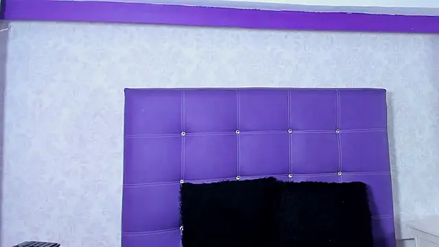 LeaMoreau22 online show from 10-10-25, 12:15