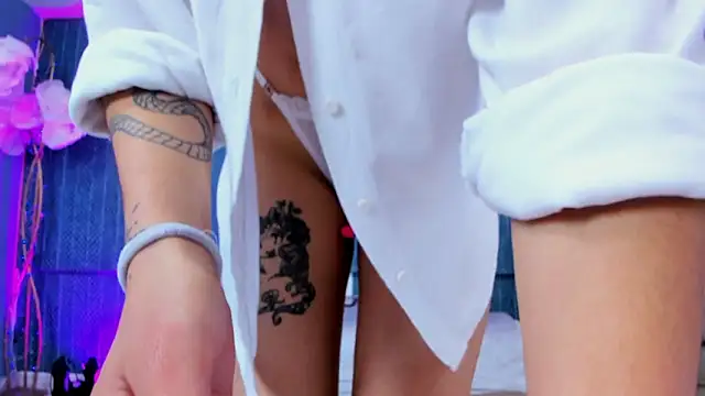 LeaMoreau22 online show from 01-17-26, 03:22