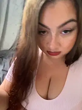 Snapshot of MadelineLeah chatting on 06-15-26, 06:43 MadelineLeah online show from 06-15-26, 06:43