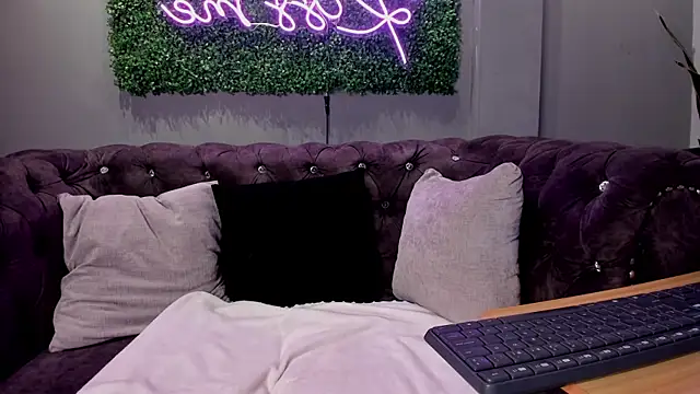 scarlettvelvet  online show from 10-27-25, 06:01