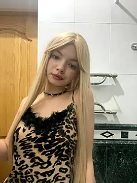  Siennaaa  online show from 10-25-25, 08:47