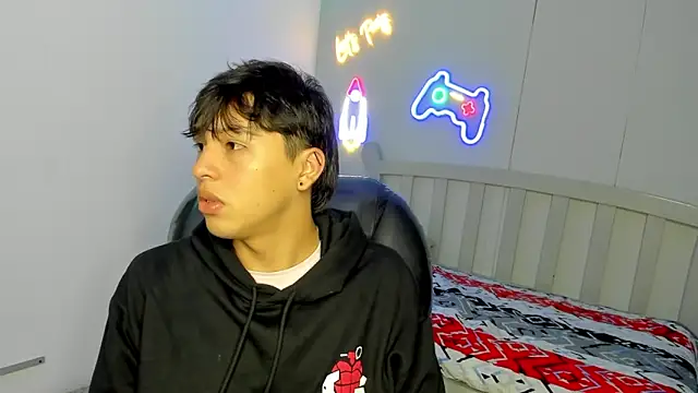 StiwenTwink online show from 10-29-25, 01:35