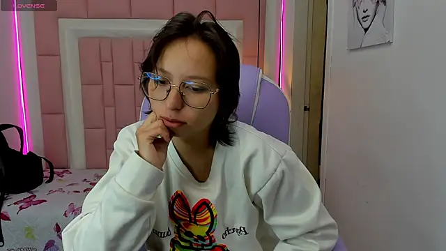 Snapshot of Klaret_Toy chatting on 06-14-26, 08:22 Klaret Toy online show from 06-14-26, 08:22