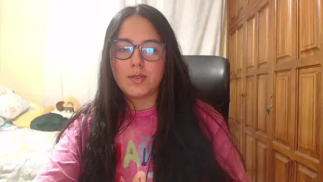 Snapshot of Venus_cat_ chatting on 05-18-26, 03:02 Venus cat online show from 05-18-26, 03:02