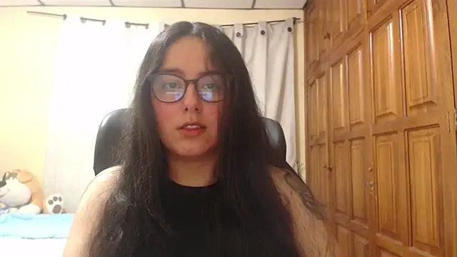 Snapshot of Venus_cat_ chatting on 06-12-26, 04:00 Venus cat online show from 06-12-26, 04:00