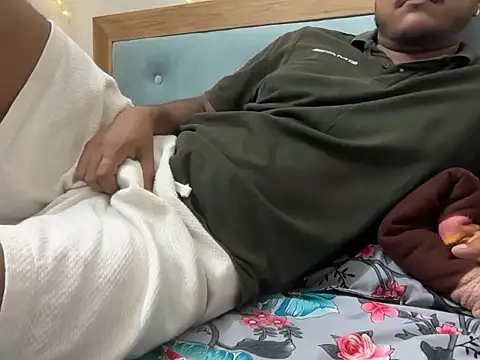 Snapshot of YourBlackBull chatting on 10-04-25, 10:08 YourBlackBull online show from 10-04-25, 10:08