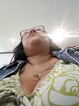 Snapshot of Italia_12 chatting on 11-04-25, 12:26 Italia 12 online show from 11-04-25, 12:26