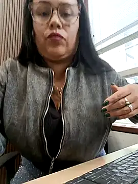 Snapshot of Italia_12 chatting on 11-13-25, 03:55 Italia 12 online show from 11-13-25, 03:55