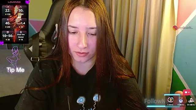 Snapshot of Mysticdoll69_ chatting on 10-18-25, 06:19 Mysticdoll69 online show from 10-18-25, 06:19