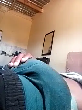 Snapshot of lefalamangmo chatting on 10-15-25, 10:37 lefalamangmo online show from 10-15-25, 10:37